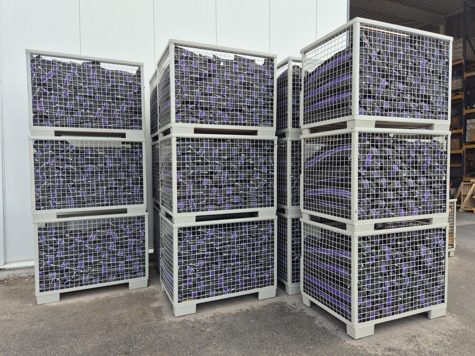 Stapelbox gevuld met grindslurven - foto's 3