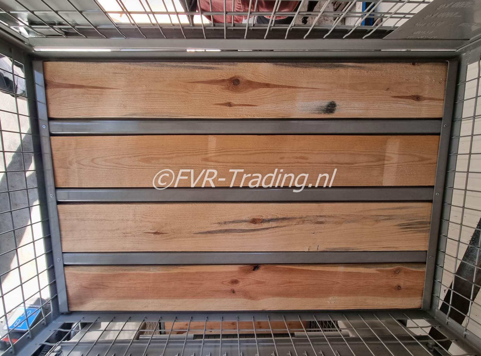 Stapelbox gevuld met grindslurven - foto's 5